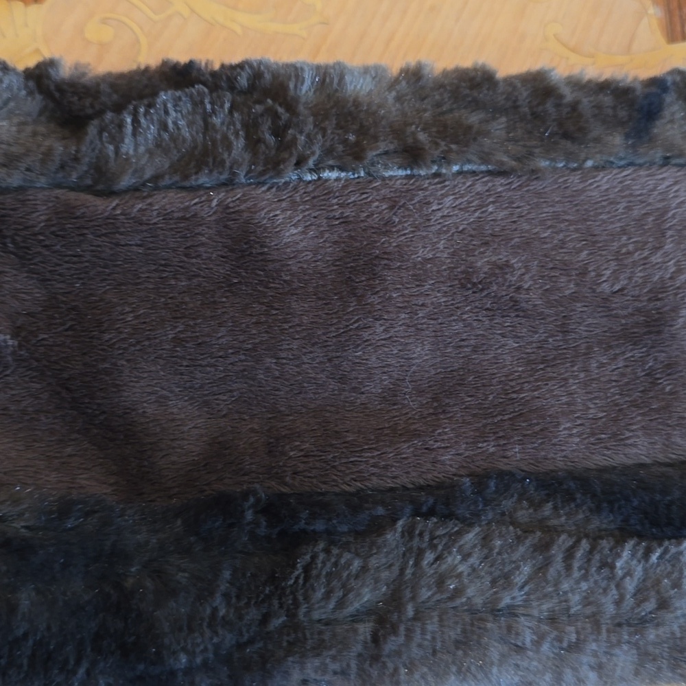 Luxurious Brown Vintage Faux Fur Keyhole Scarf​​ - Picture 4 of 6